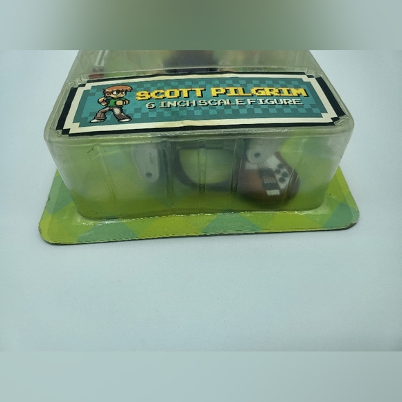 2011 MEZCO Scott Pilgrim vs. The World Purple Shirt 6" Vinyl Action Figure NEW - Picture 4 of 6